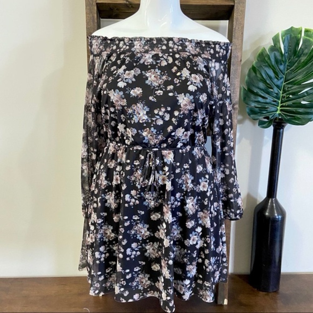 Dex off on shoulder floral dress sz L